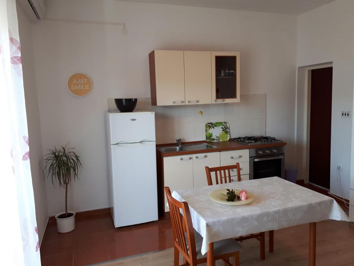 Apartments And Rooms With Parking Space Pag - 13060 파그 외부 사진