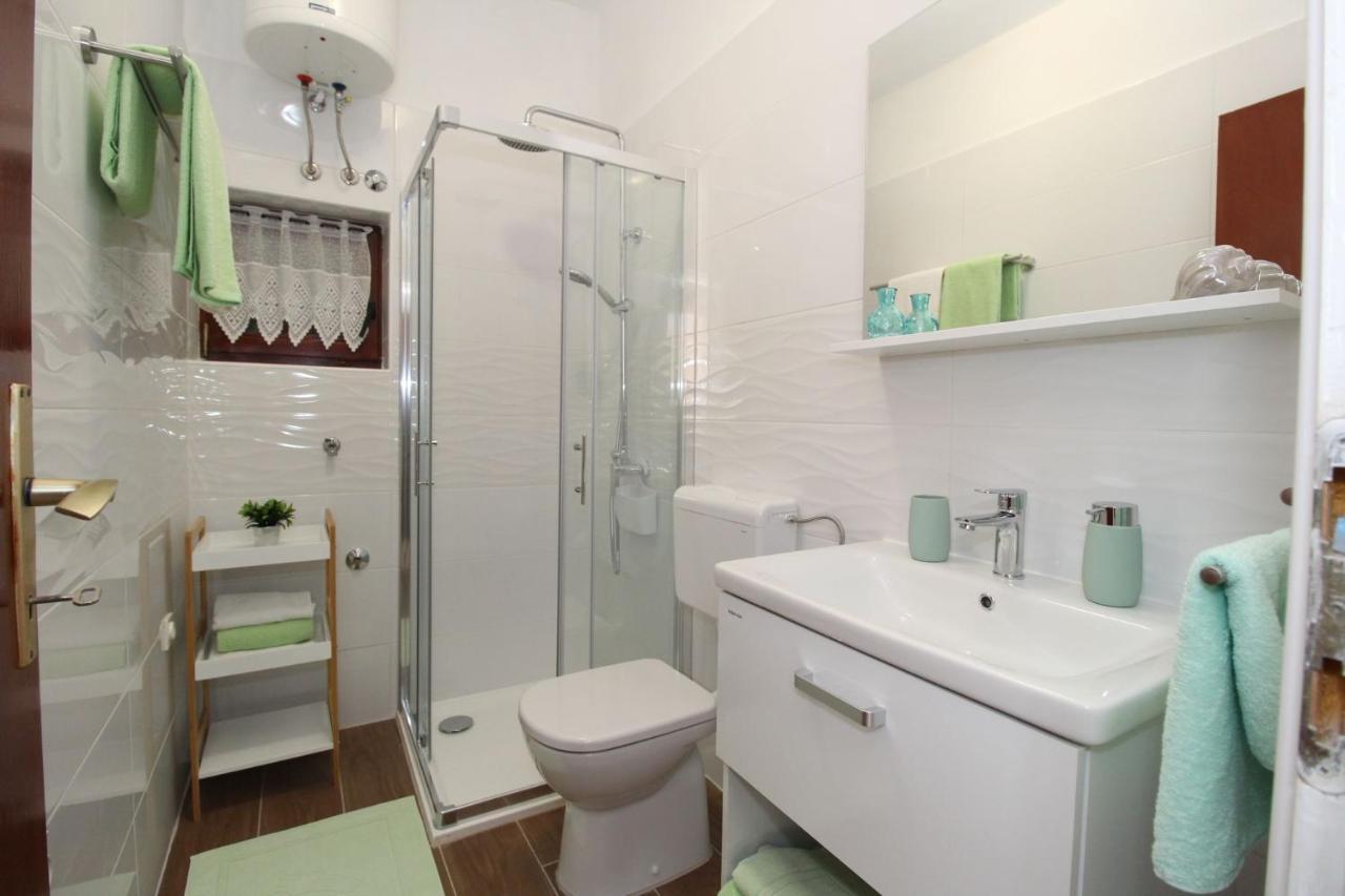 Apartments And Rooms With Parking Space Pag - 13060 파그 외부 사진