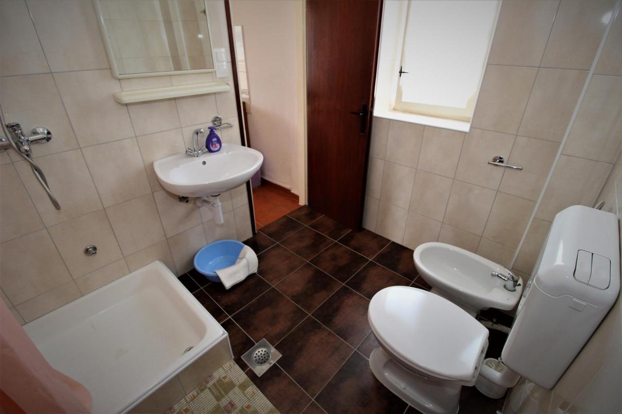 Apartments And Rooms With Parking Space Pag - 13060 파그 외부 사진