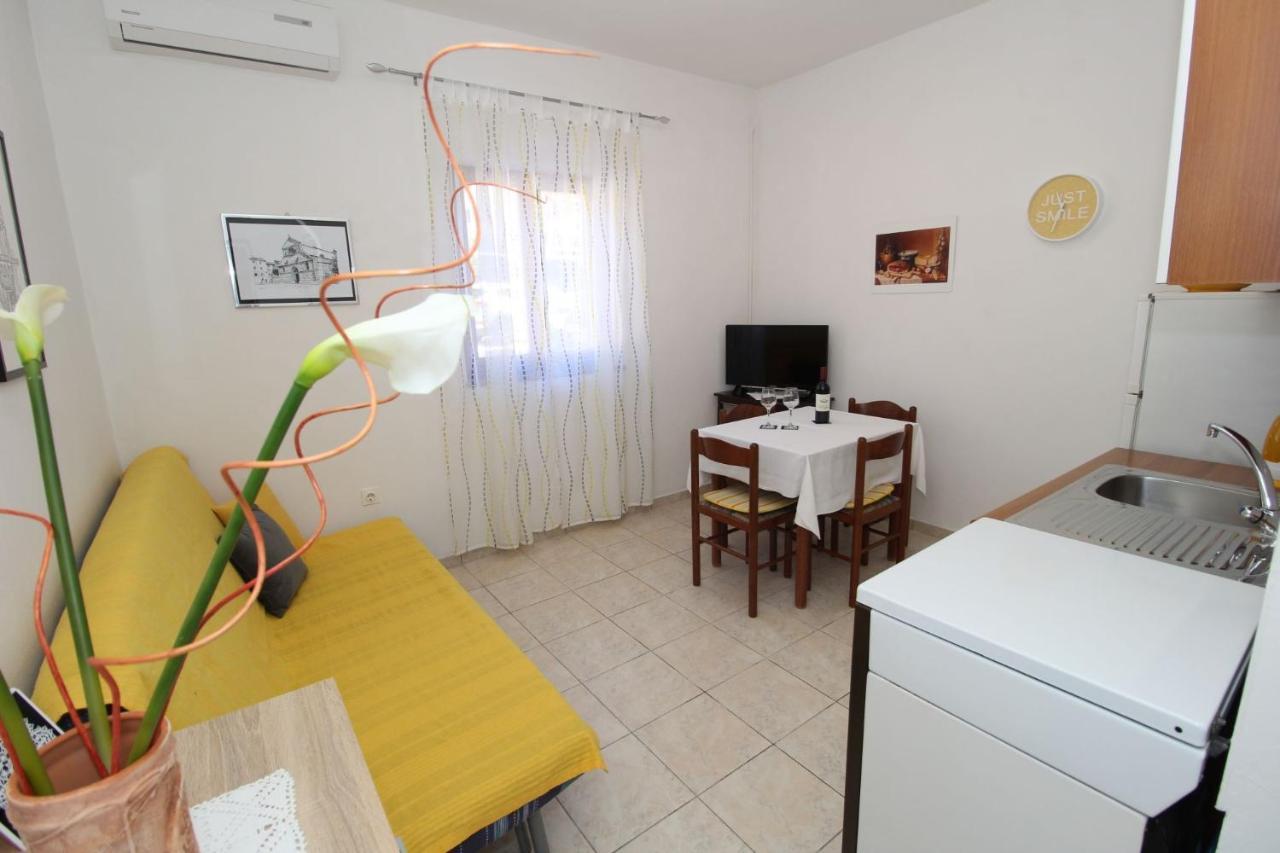 Apartments And Rooms With Parking Space Pag - 13060 파그 외부 사진